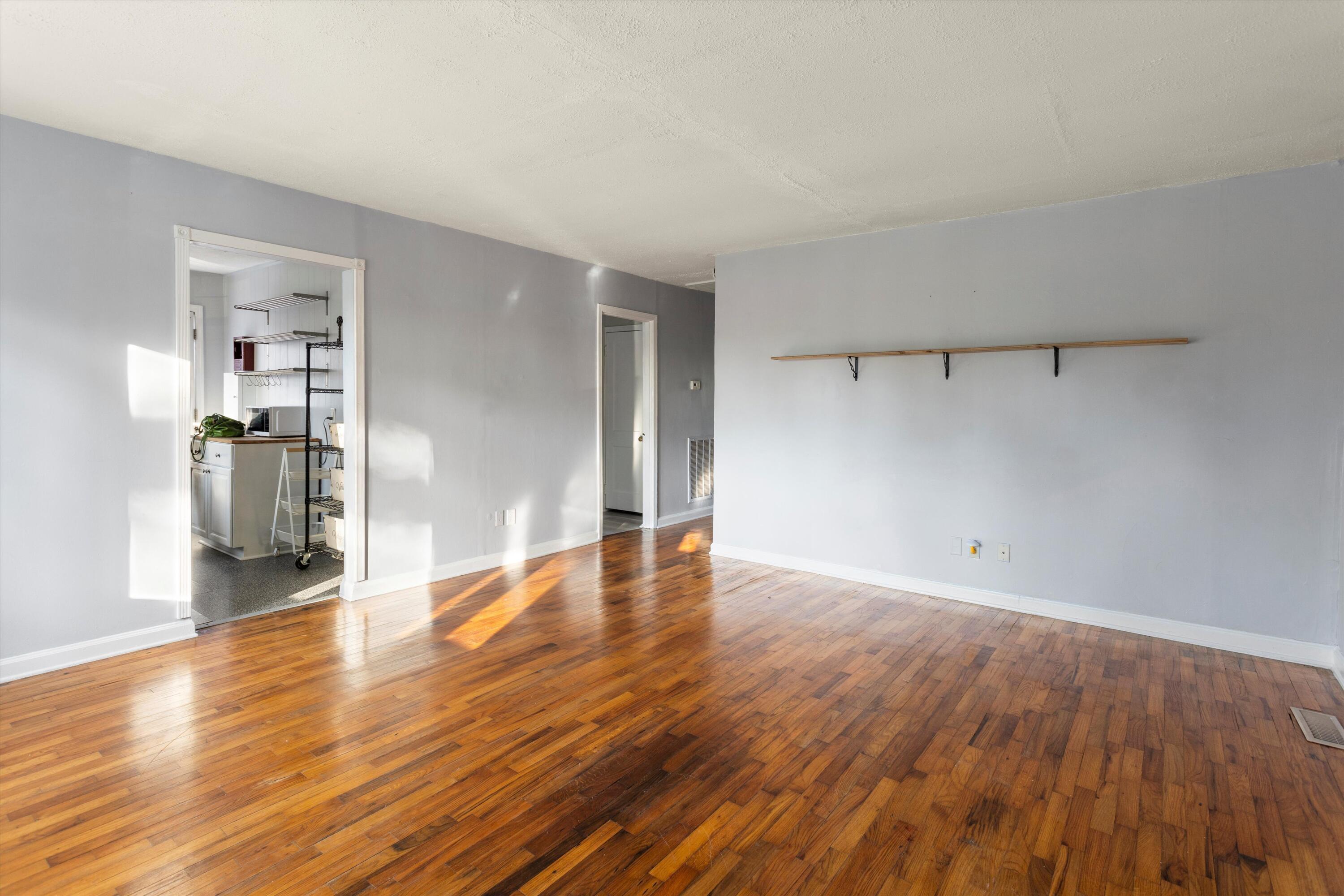 406 Central Drive Chattanooga, TN 37421 - Photo 8 of 47 06-IMG_1063