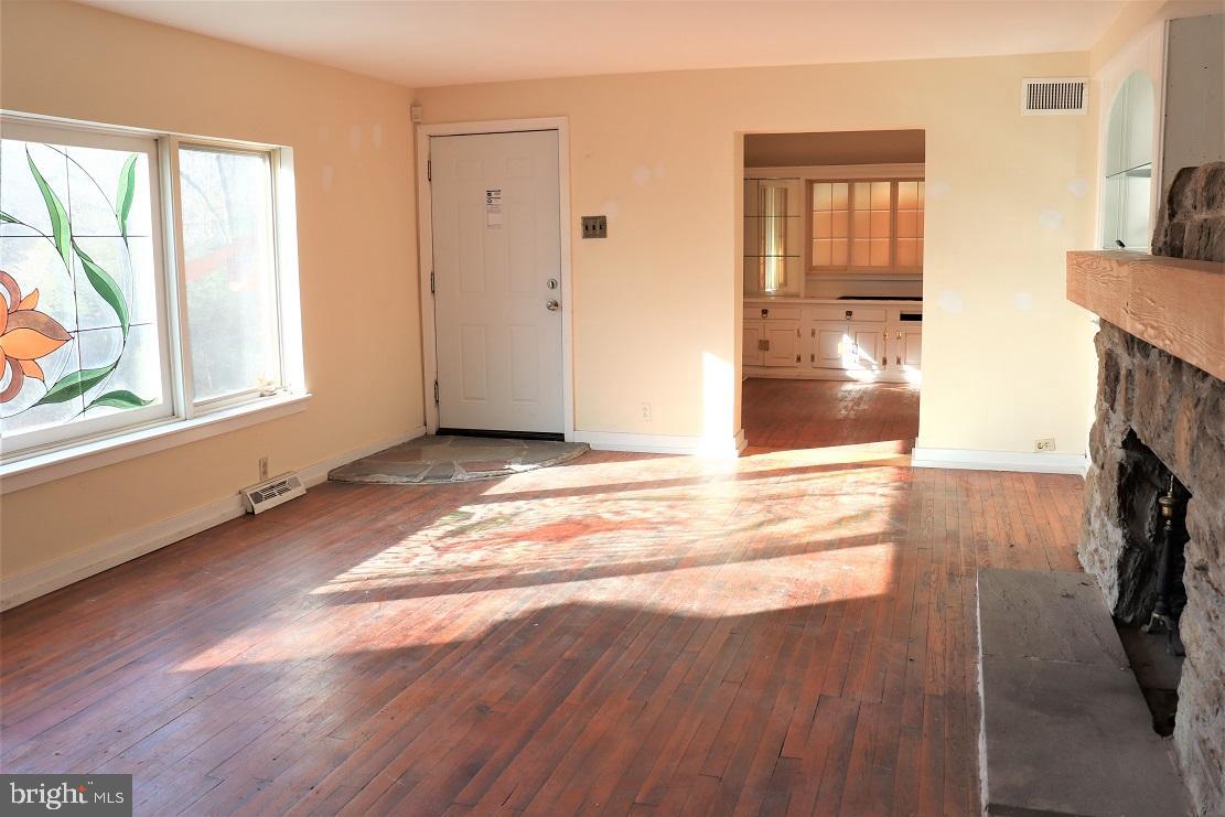 2540 Edge Hill Road Huntingdon Valley, PA 19006 - Photo 3 of 28 Gallery Image 3