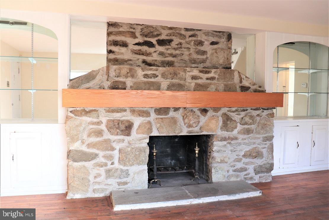 2540 Edge Hill Road Huntingdon Valley, PA 19006 - Photo 4 of 28 Gallery Image 4