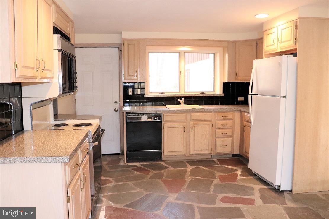 2540 Edge Hill Road Huntingdon Valley, PA 19006 - Photo 8 of 28 Gallery Image 8