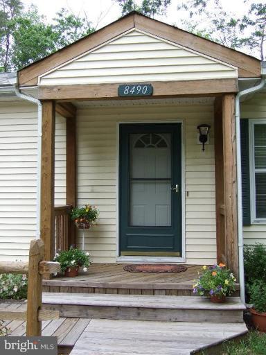 8490 North Point Road Manassas, VA 20112 - Photo 2 of 28 Covered Entry