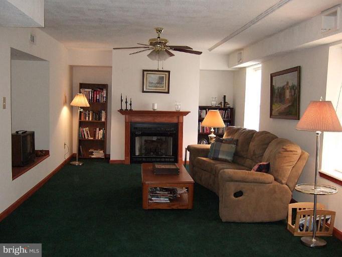 8490 North Point Road Manassas, VA 20112 - Photo 20 of 28 Family Room
