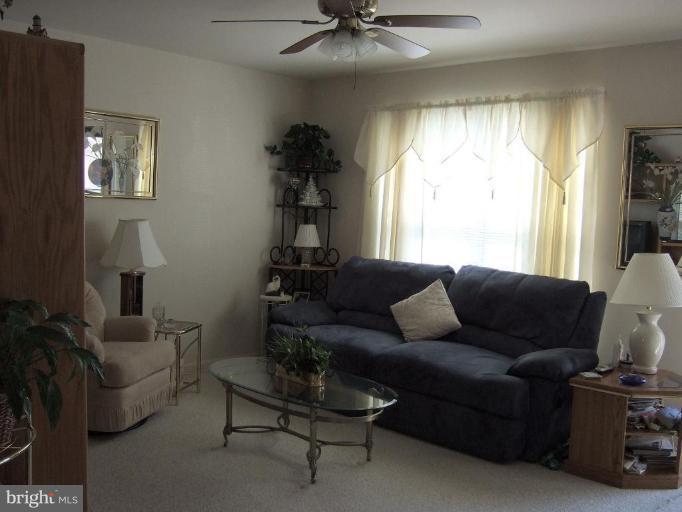 8490 North Point Road Manassas, VA 20112 - Photo 3 of 28 Living Room