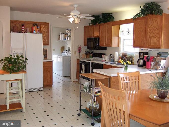 8490 North Point Road Manassas, VA 20112 - Photo 9 of 28 Kitchen/Dining Room
