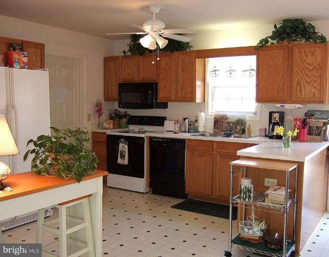 8490 North Point Road Manassas, VA 20112 - Photo 10 of 28 Kitchen