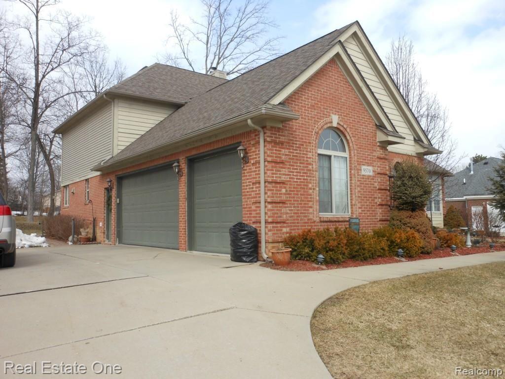 9570 Crown Ridge Road White Lake, MI 48386 - Photo 26 of 30 DSCN1732.jpg