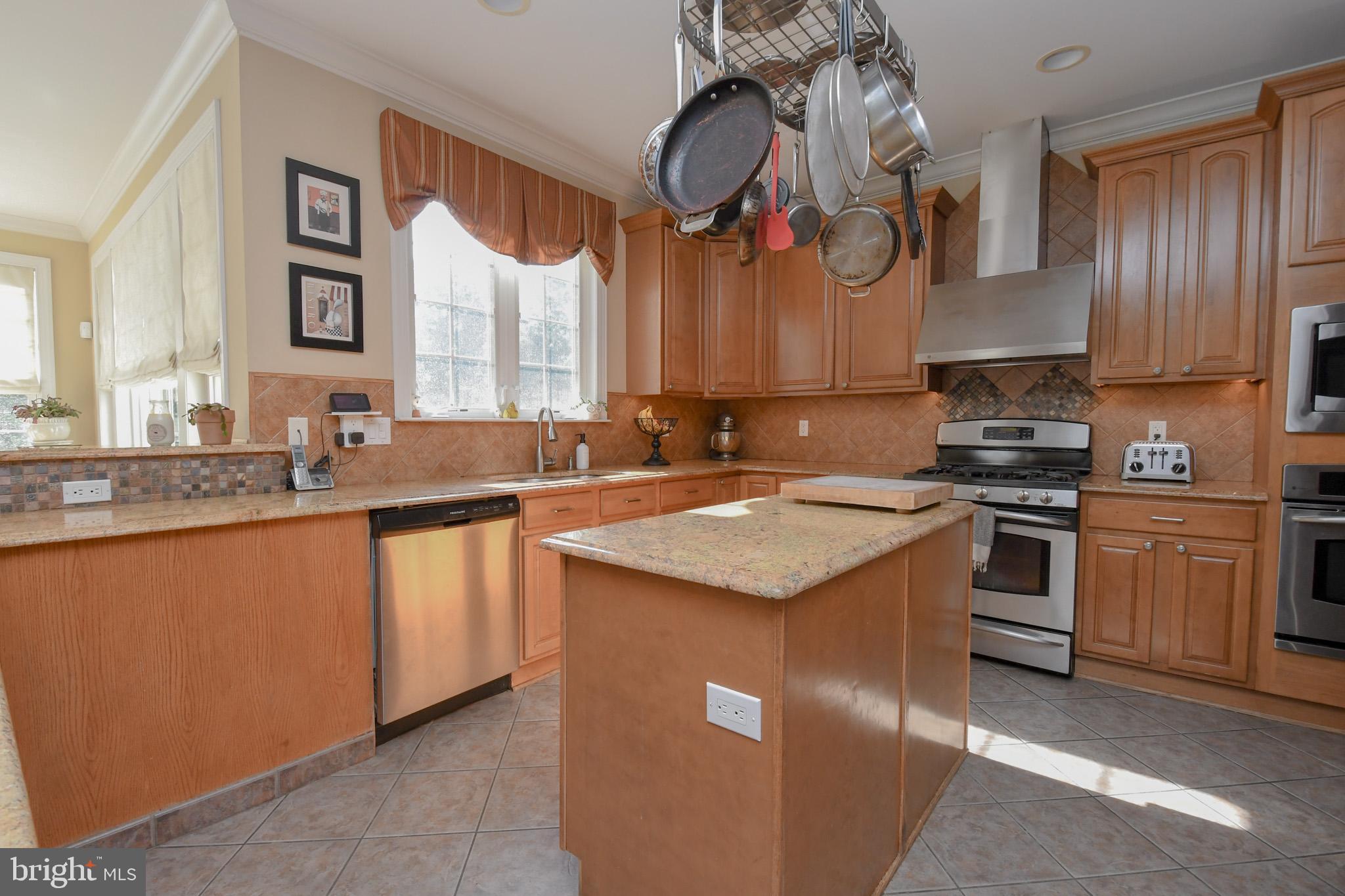 400 Baileys Run Springfield, PA 19064 - Photo 18 of 64 Fully Equipped Kitchen