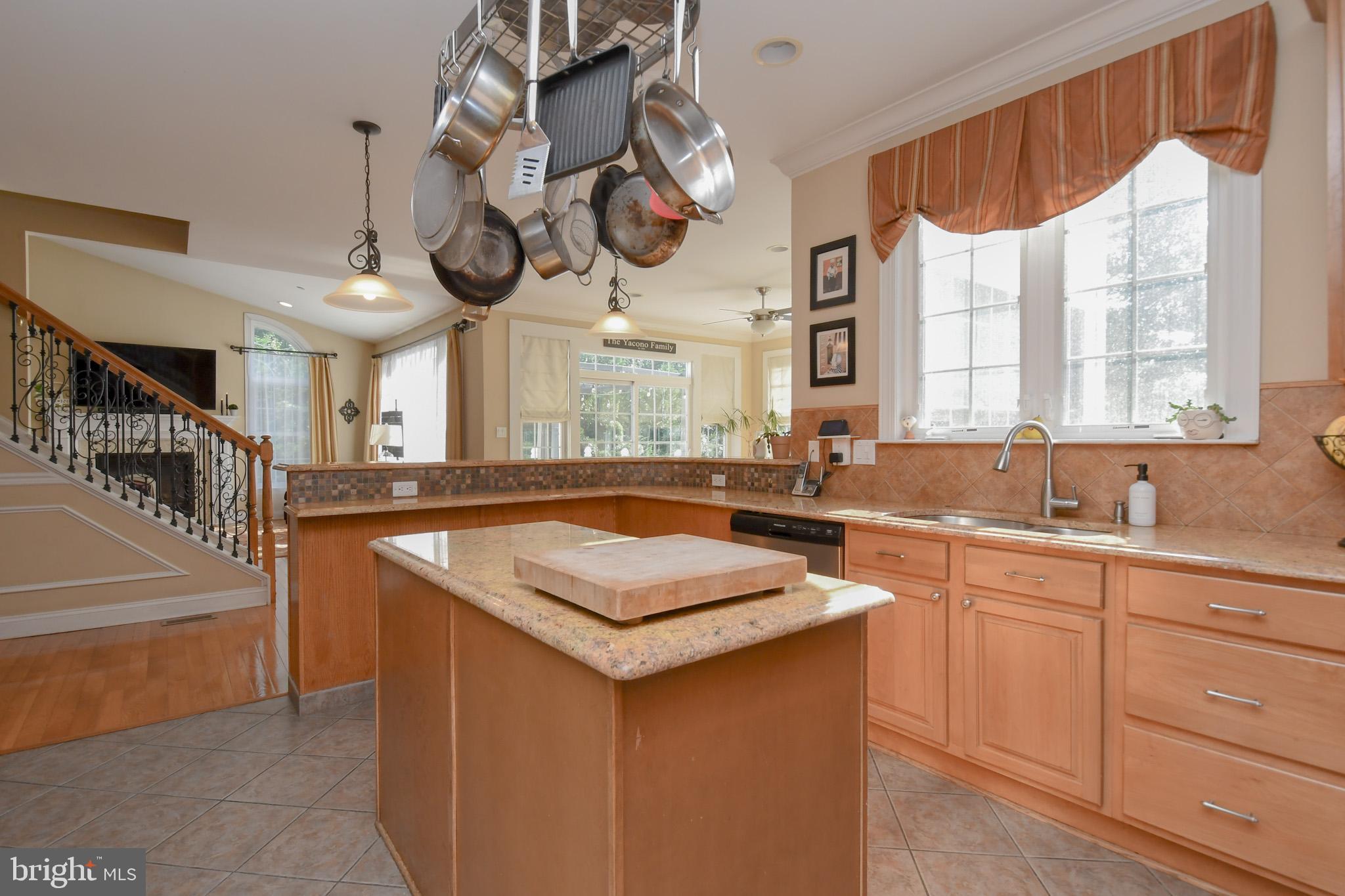 400 Baileys Run Springfield, PA 19064 - Photo 19 of 64 Kitchen with Center Island and Breakfast Bar
