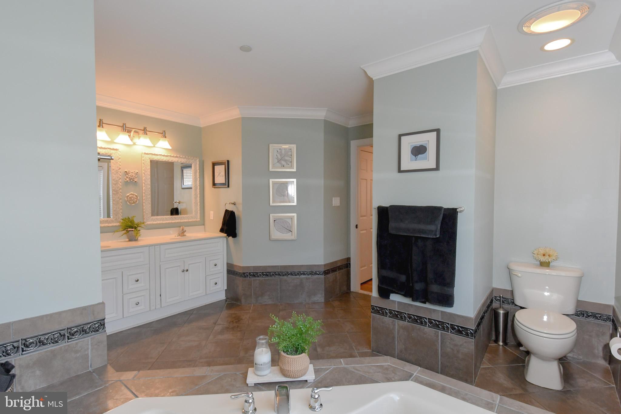 400 Baileys Run Springfield, PA 19064 - Photo 37 of 64 Beautiful En Suite Bath