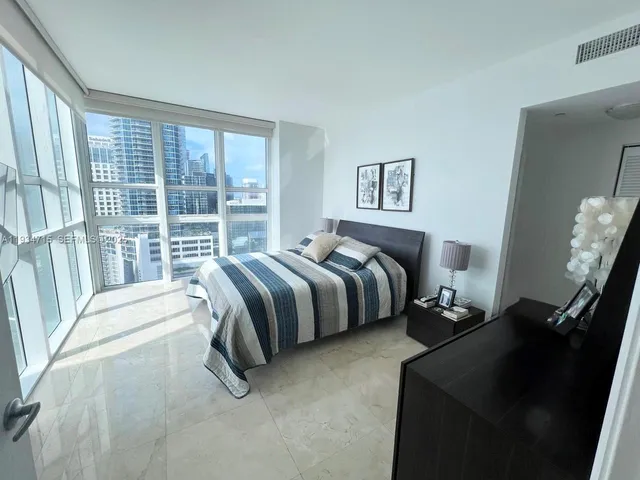 $8,500 | 950 Brickell Bay Drive, Unit 2711, Miami, FL 33131