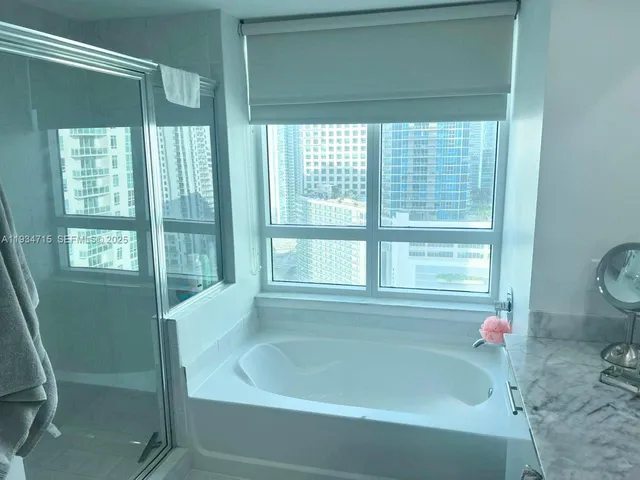 $8,500 | 950 Brickell Bay Drive, Unit 2711, Miami, FL 33131