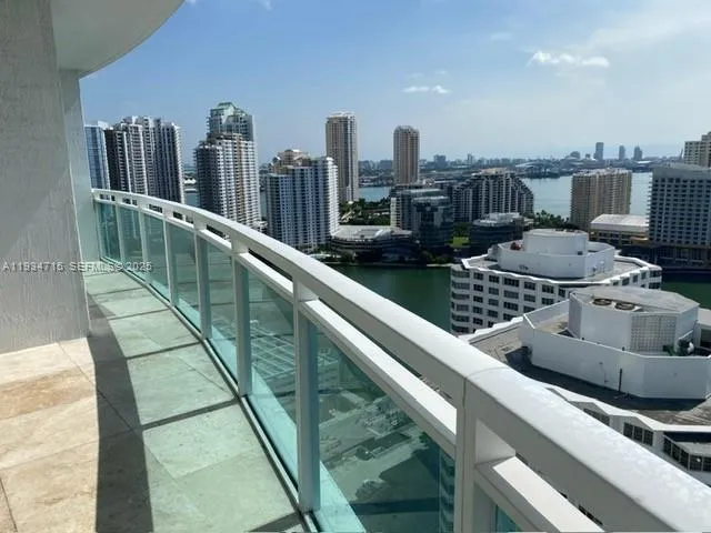 $8,500 | 950 Brickell Bay Drive, Unit 2711, Miami, FL 33131