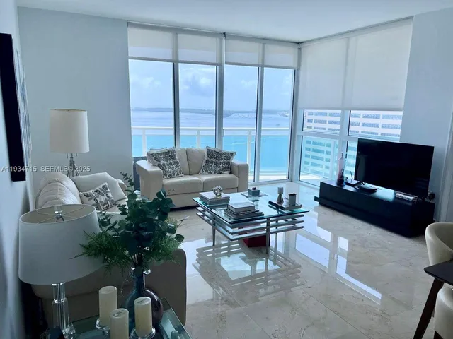 $8,500 | 950 Brickell Bay Drive, Unit 2711, Miami, FL 33131