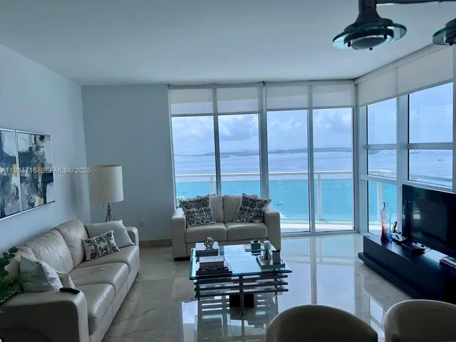 $8,500 | 950 Brickell Bay Drive, Unit 2711, Miami, FL 33131