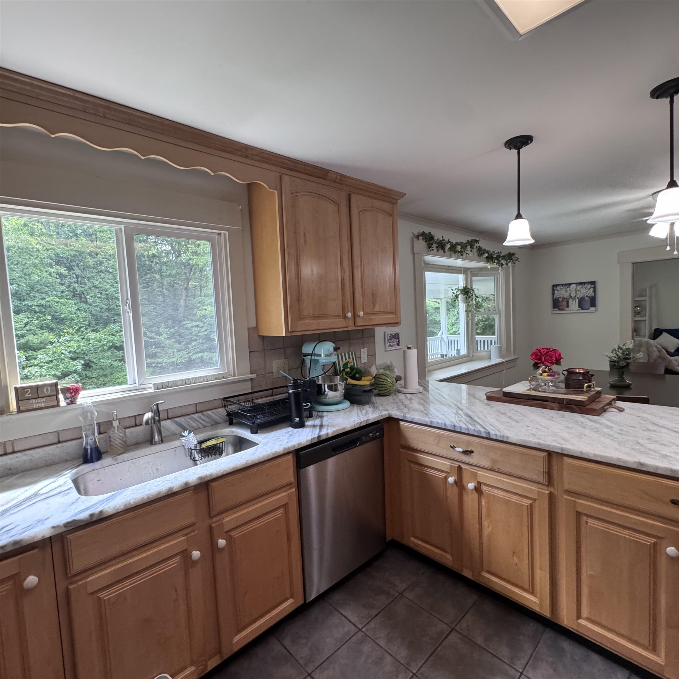 44 Stowell Road Bedford, NH 03110 - Photo 3 of 27