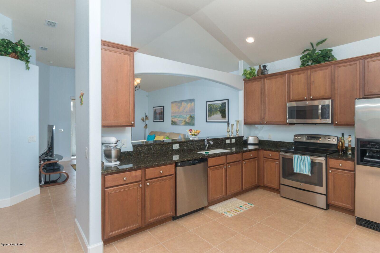 3480 Titanic Circle, Unit 84 Melbourne, FL 32903 - Photo 9 of 21 Kitchen