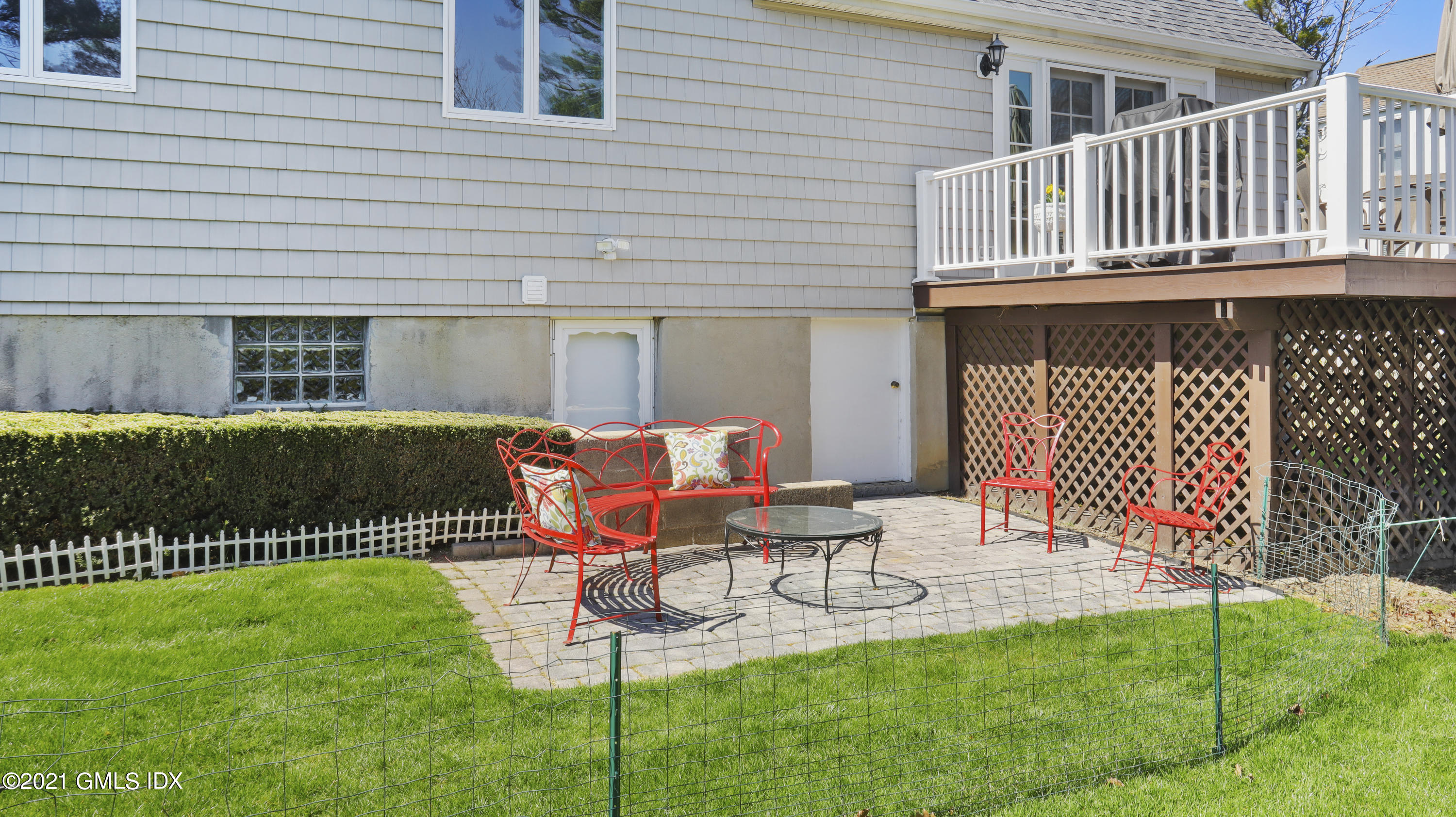4 Norias Road Greenwich, CT 06830 - Photo 40 of 44 a backyard of a house with table and chairs