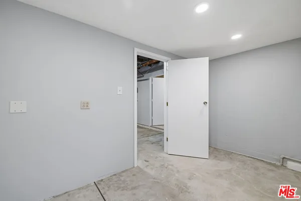 $5,995 | 10557 Reseda Boulevard, Northridge, CA 91326