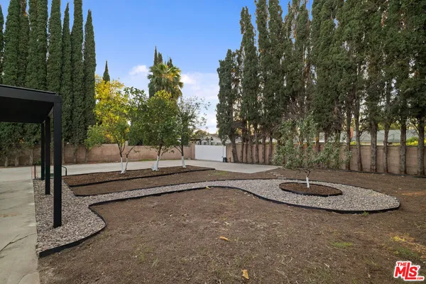 $5,995 | 10557 Reseda Boulevard, Northridge, CA 91326