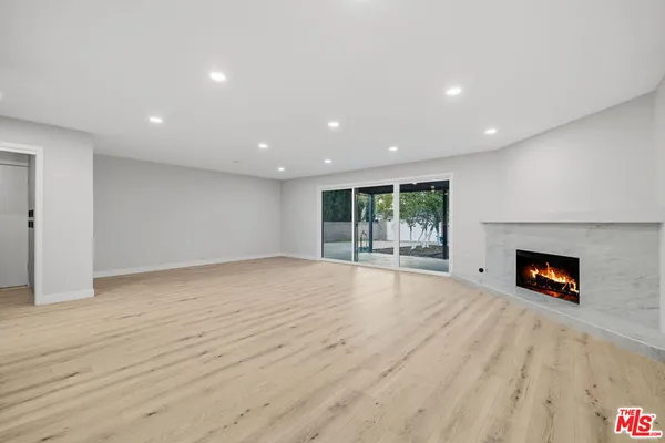 $5,995 | 10557 Reseda Boulevard, Northridge, CA 91326