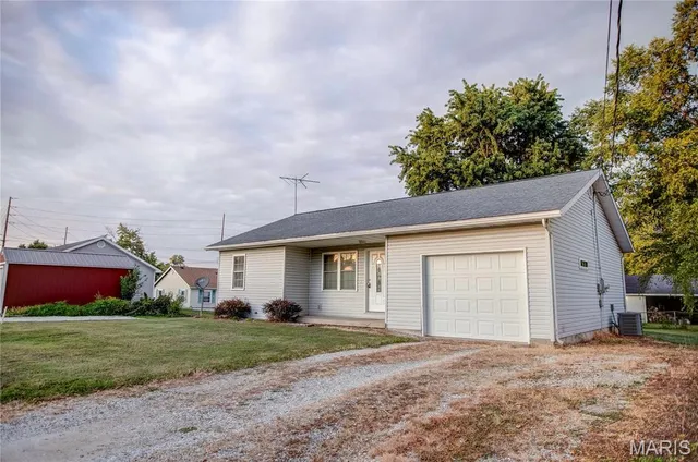 $124,000 | 103 South Deye Street, Jerseyville, IL 62052
