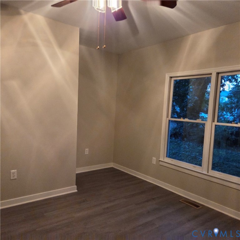 124 Lipscomb Street Richmond, VA 23224 - Photo 4 of 10 Neutral tone walls complemented by white baseboard