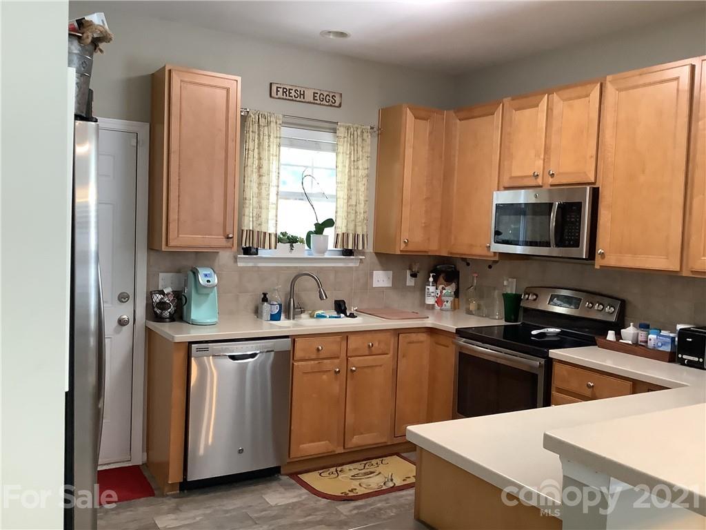 388 Sand Paver Way Fort Mill, SC 29708 - Photo 5 of 20 a kitchen with a sink a stove and cabinets