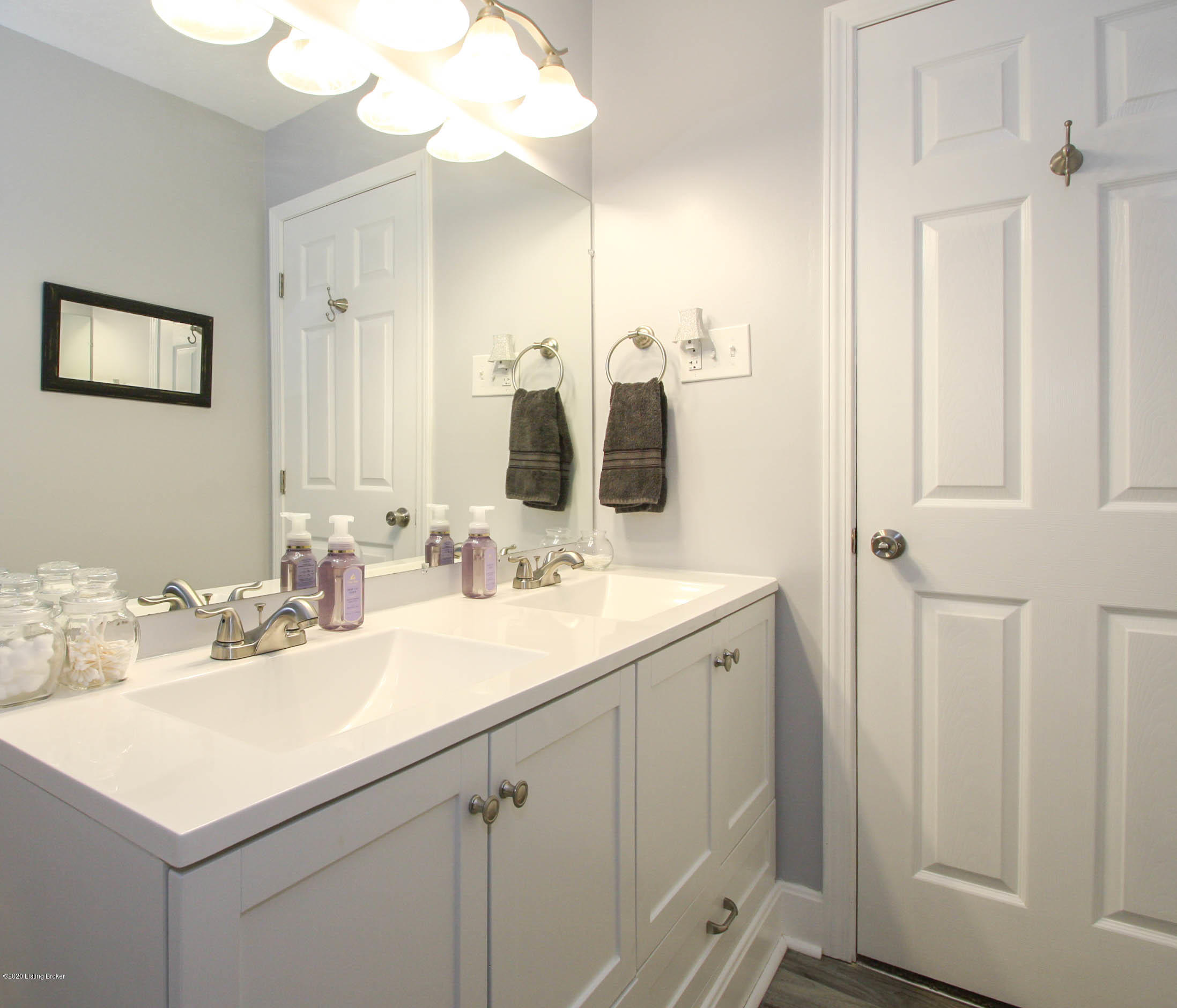 136 Oak Ridge Drive Radcliff, KY 40160 - Photo 11 of 19 Bathroom