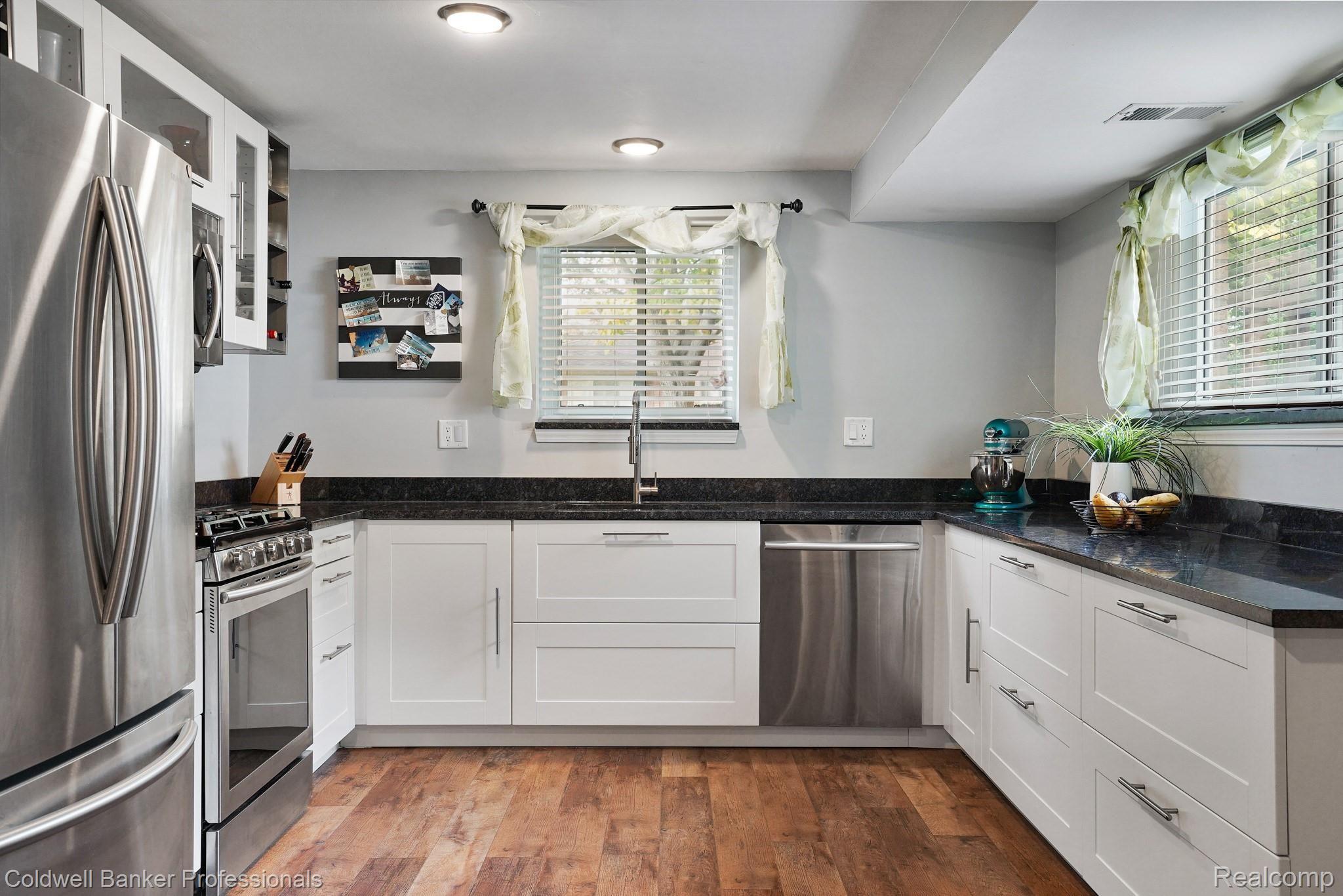 160 Winry Drive Rochester, MI 48307 - Photo 14 of 31 160-Winry-Dr-15.JPG