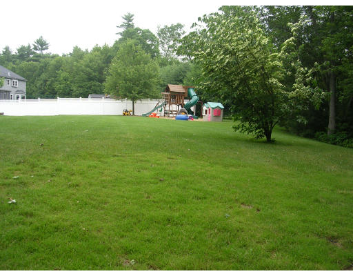 28 Oriole Road Medfield, MA 02052 - Photo 2 of 10 Gallery Image 2