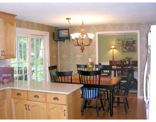 28 Oriole Road Medfield, MA 02052 - Photo 4 of 10 Gallery Image 4