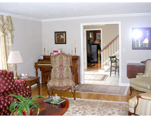 28 Oriole Road Medfield, MA 02052 - Photo 7 of 10 Gallery Image 7