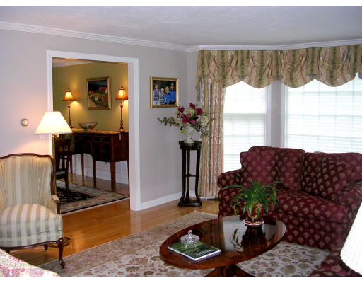 28 Oriole Road Medfield, MA 02052 - Photo 8 of 10 Gallery Image 8