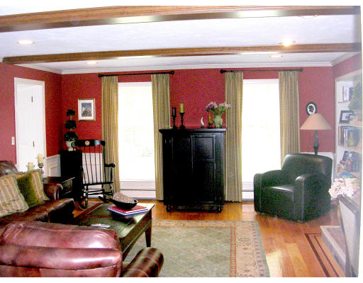 28 Oriole Road Medfield, MA 02052 - Photo 9 of 10 Gallery Image 9