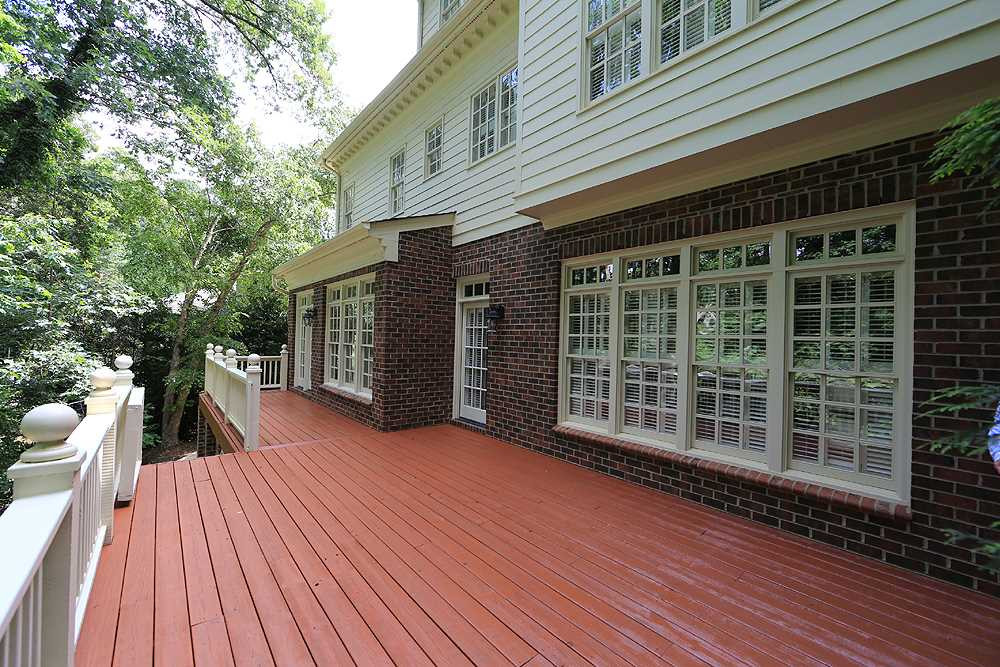 204 Buncombe Street Raleigh, NC 27609 - Photo 23 of 25 Huge rear stained deck