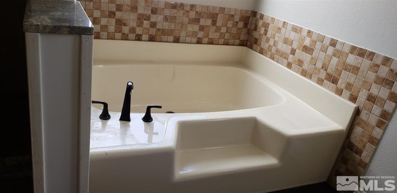3700 Hummingbird Drive Reno, NV 89508 - Photo 9 of 23 a bathroom with a bathtub