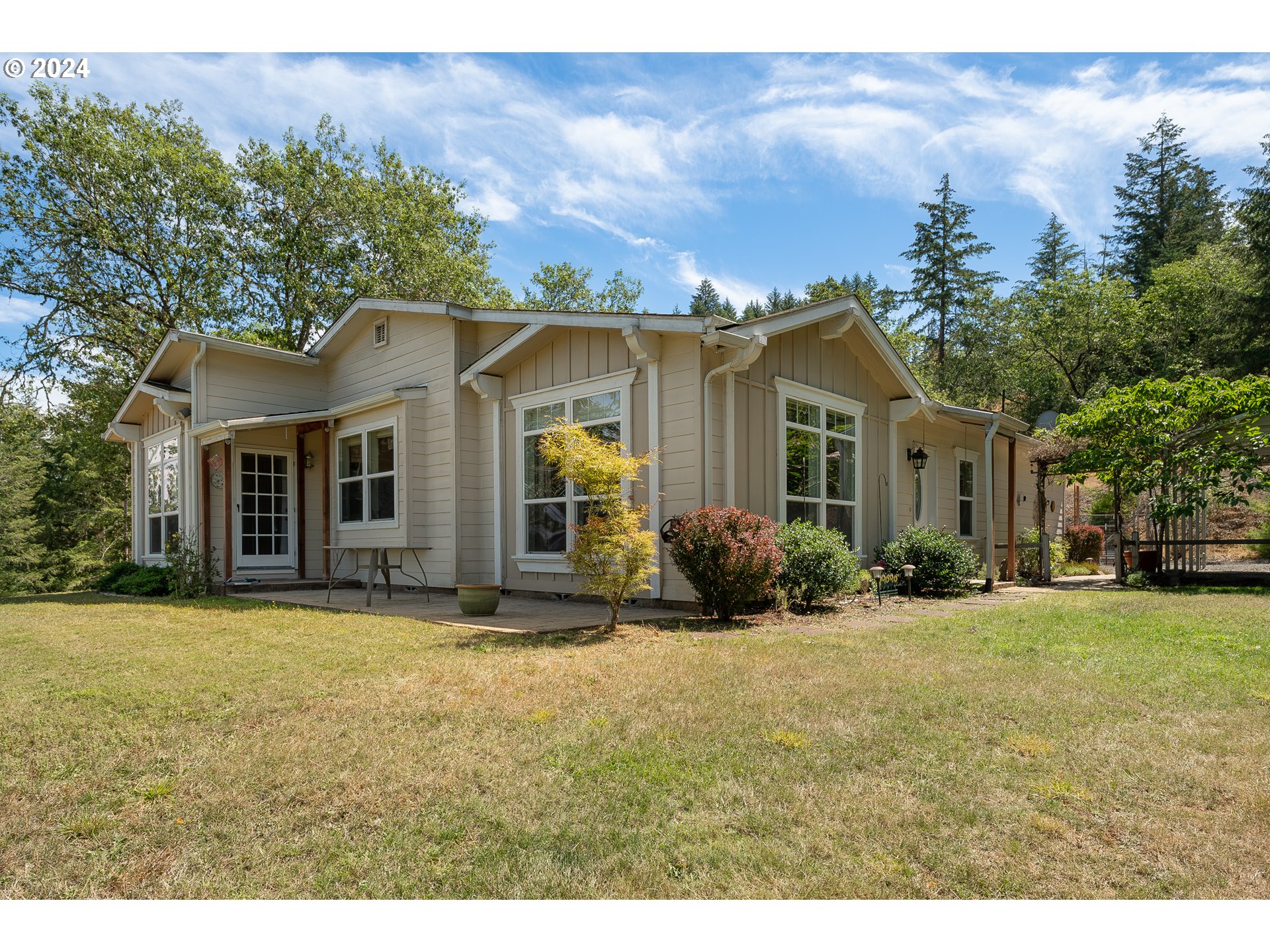 1464 Southside Road Sutherlin, OR 97479 - Photo 1 of 41