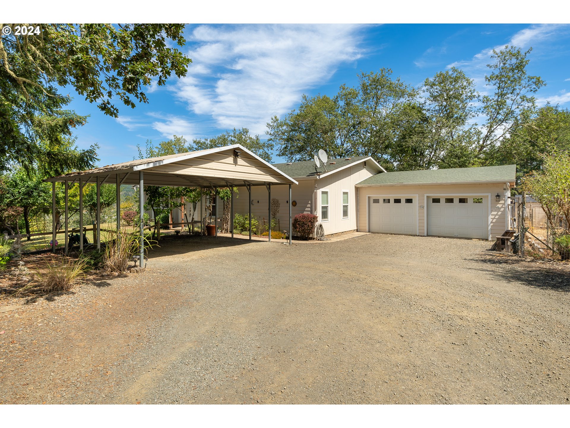 1464 Southside Road Sutherlin, OR 97479 - Photo 2 of 41 Yard