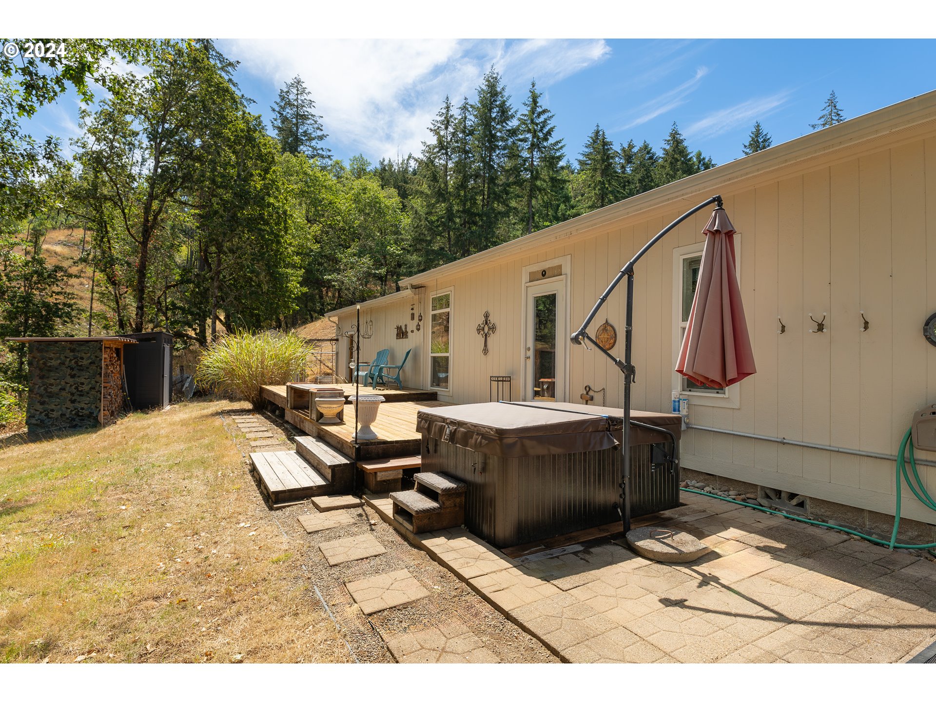 1464 Southside Road Sutherlin, OR 97479 - Photo 32 of 41 Deck