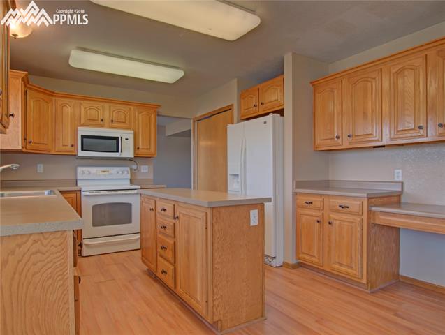 8380 Tannenbaum Road Colorado Springs, CO 80908 - Photo 8 of 22 Kitchen