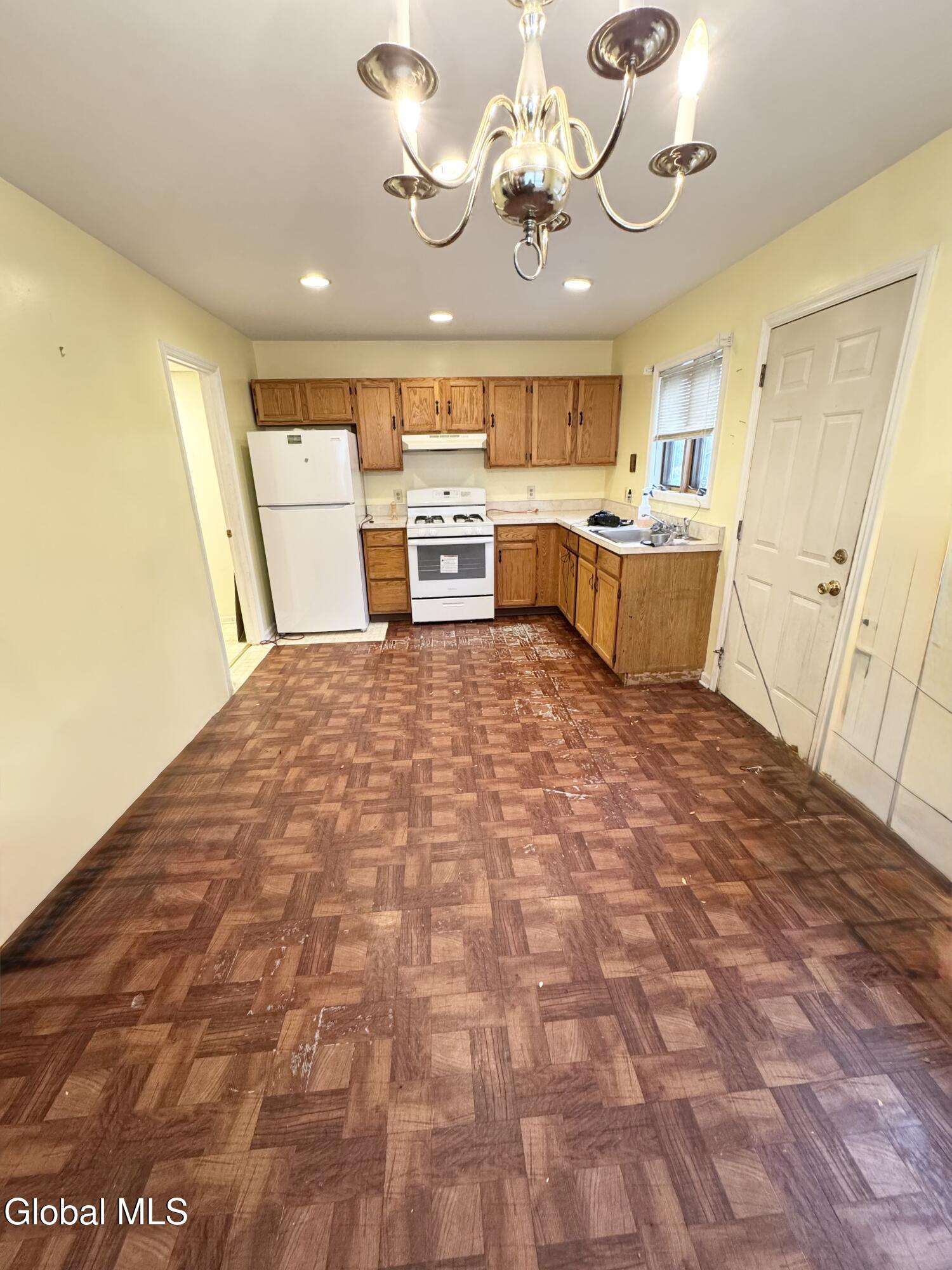 750 Hamilton Street Schenectady, NY 12307 - Photo 5 of 19 IMG_6058