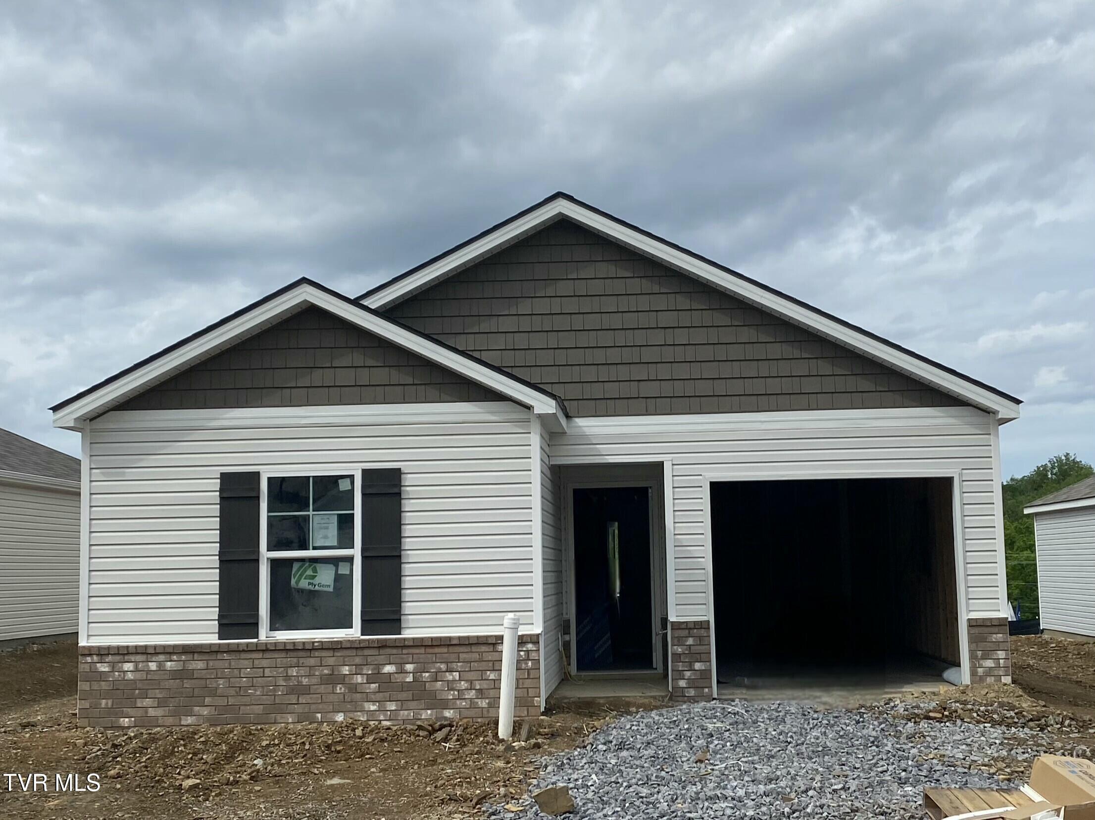 389 Arrowhead Drive Johnson City, TN 37601 - Photo 2 of 23 IMG_20250506_104520