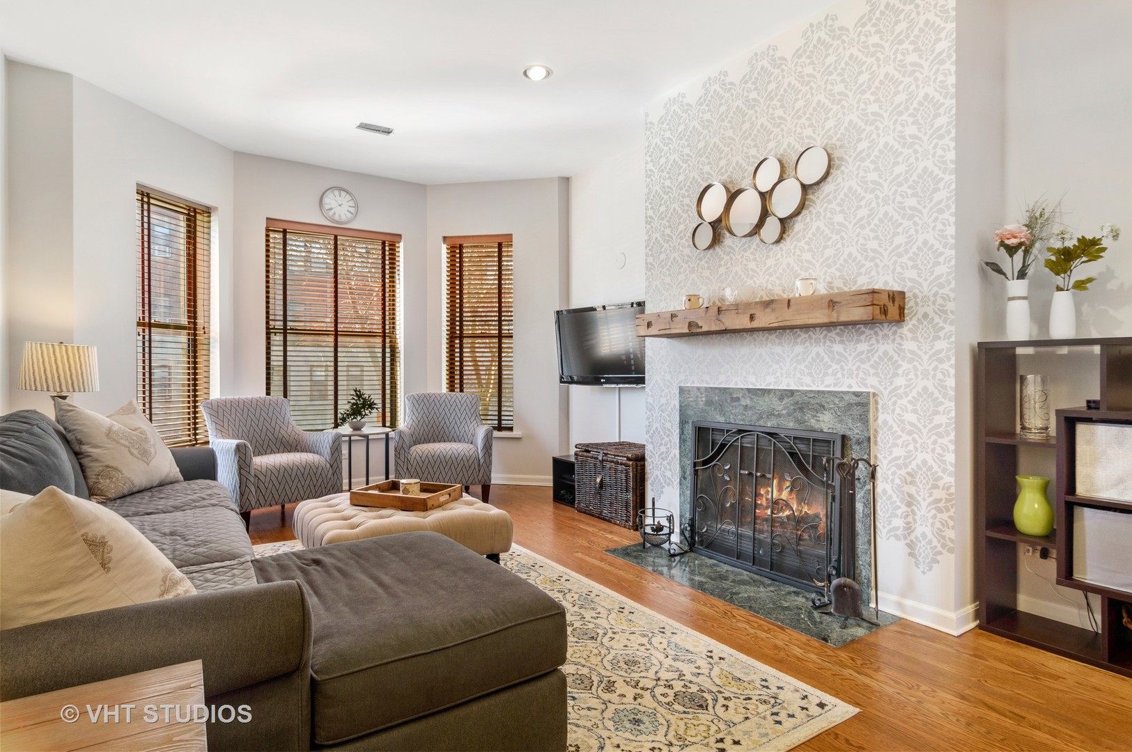 1320 West Wilson Avenue, Unit 2B Chicago, IL 60640 - Photo 3 of 17