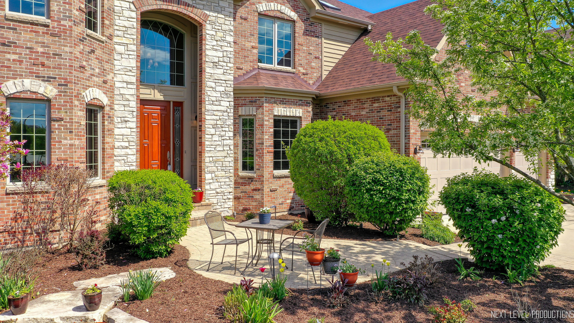 3312 Keller Lane Naperville, IL 60565 - Photo 2 of 50 a front view of a house with garden