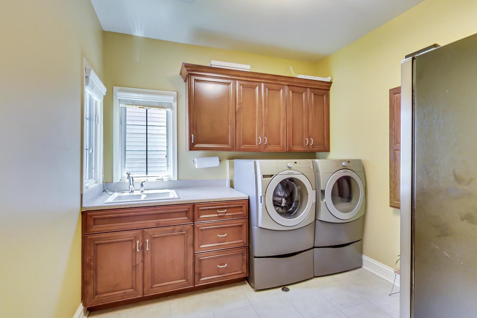 3312 Keller Lane Naperville, IL 60565 - Photo 35 of 50 a utility room with sink dryer and washer