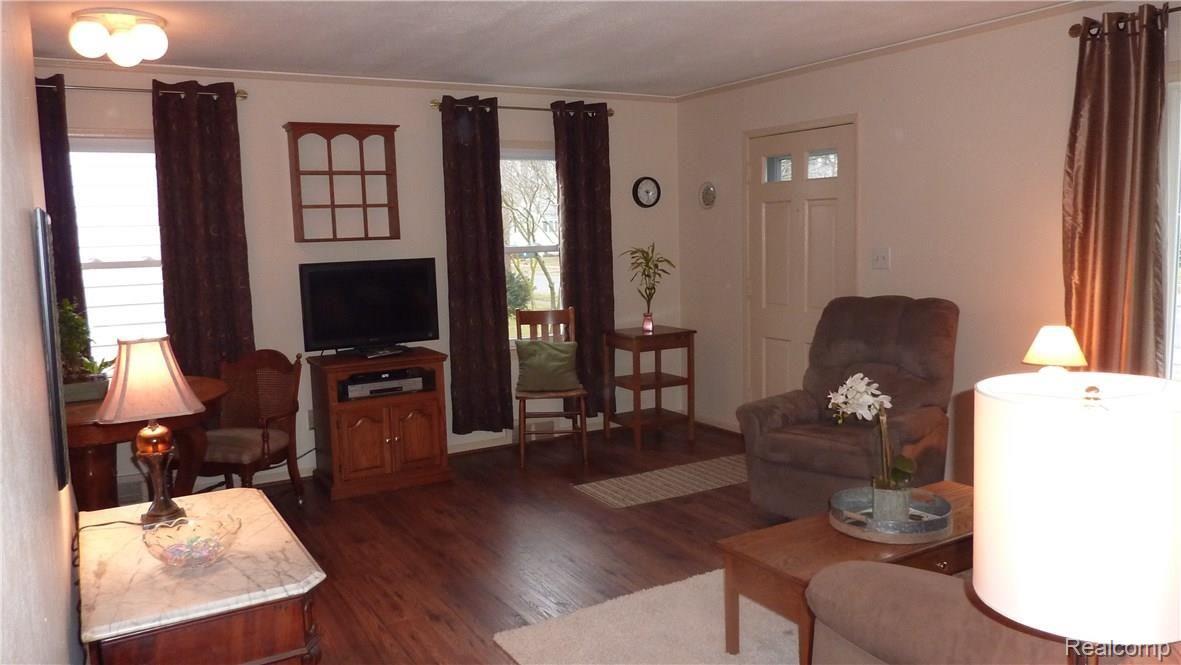 415 Stratford Road Ferndale, MI 48220 - Photo 2 of 30 Family Room with Hardwood Floor