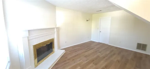 $2,295 | 330 Knoll Ridge Court, Alpharetta, GA 30022