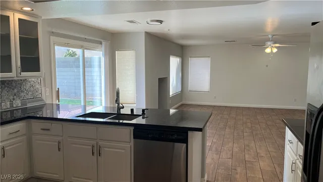 $2,595 | 537 Fiddlehead Avenue, Las Vegas, NV 89183