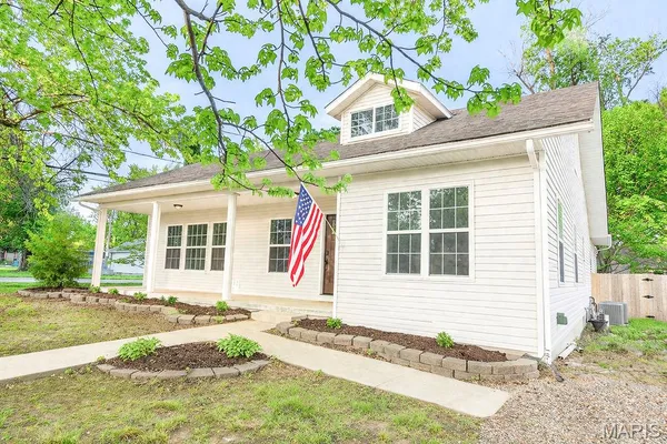 $325,000 | 802 Hale Avenue, Edwardsville, IL 62025