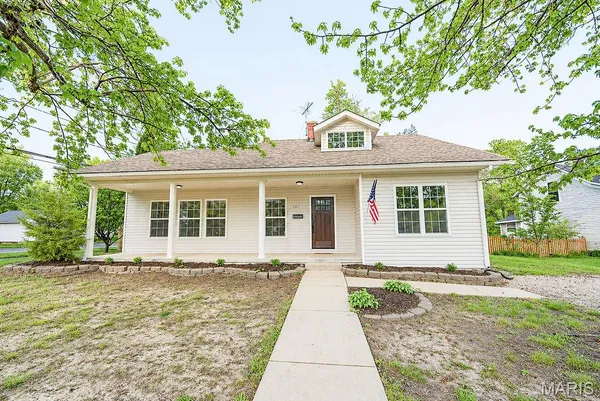 $325,000 | 802 Hale Avenue, Edwardsville, IL 62025
